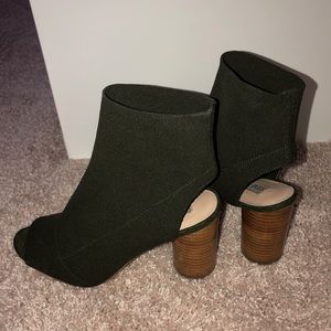 Steve Madden peep toes!